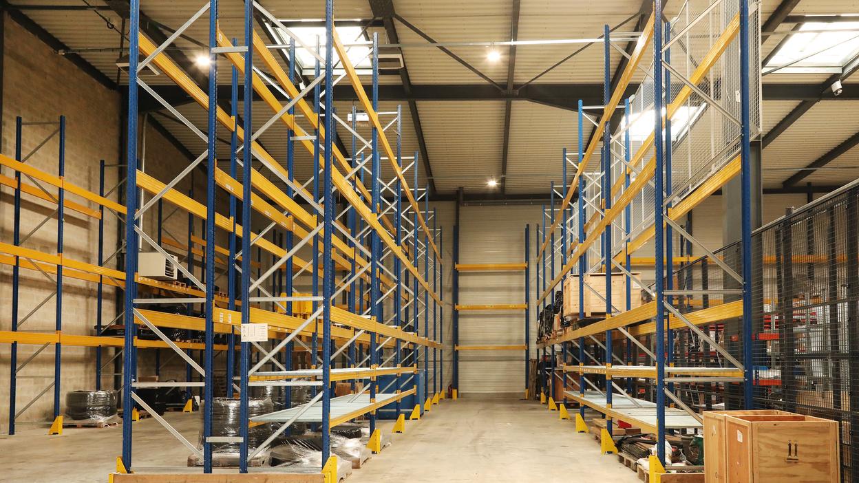 Racking and stored freight in the CTI CDG warehouse
